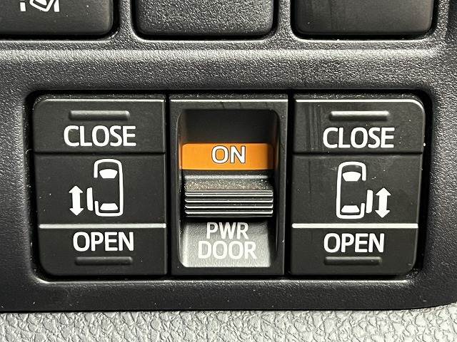 トヨタ ヴォクシーハイブリッドの画像5