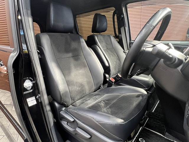 トヨタ ヴォクシーハイブリッドの画像7