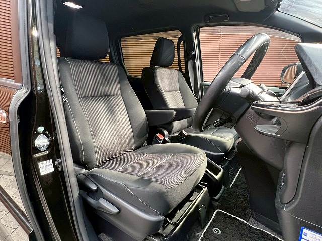 トヨタ&nbsp;ヴォクシーハイブリッドの画像7