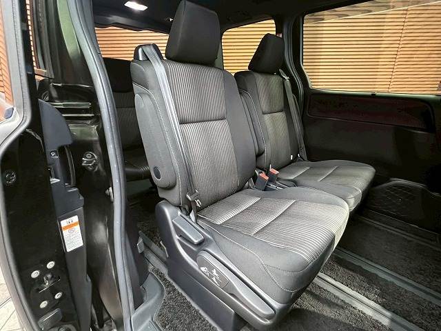 トヨタ&nbsp;ヴォクシーハイブリッドの画像8