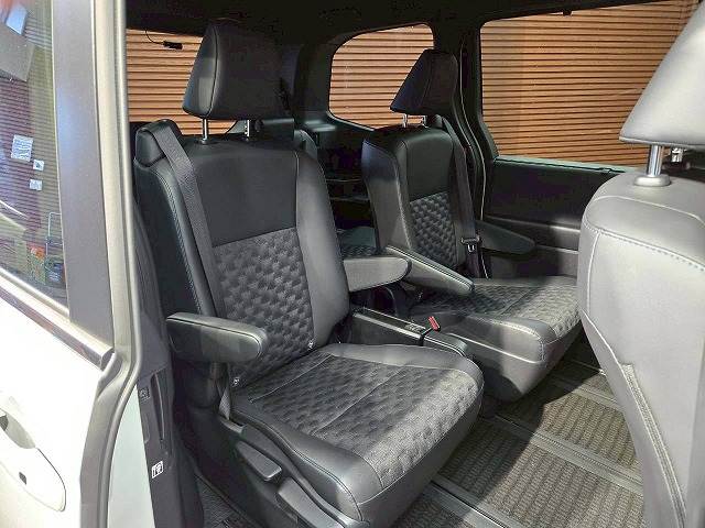 トヨタ&nbsp;ヴォクシーの画像9