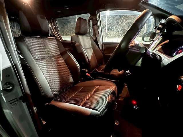 トヨタ&nbsp;ヴォクシーの画像8