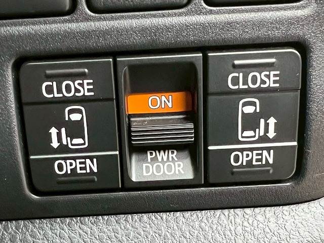 トヨタ&nbsp;ヴォクシーの画像5