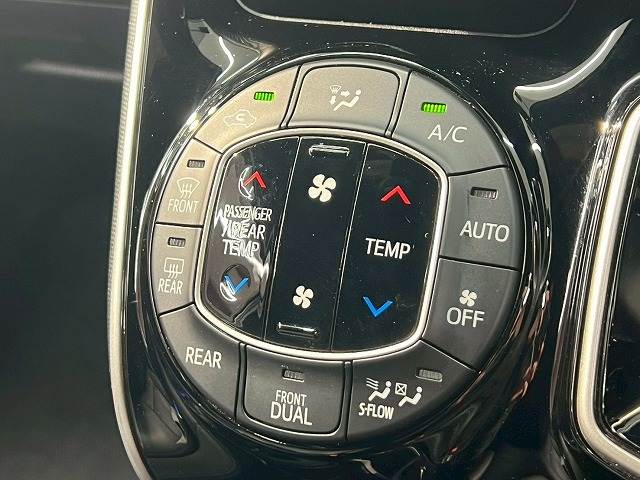 トヨタ&nbsp;ヴォクシーの画像12