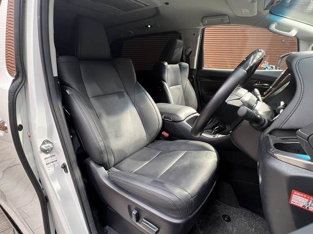 トヨタ アルファードの画像7