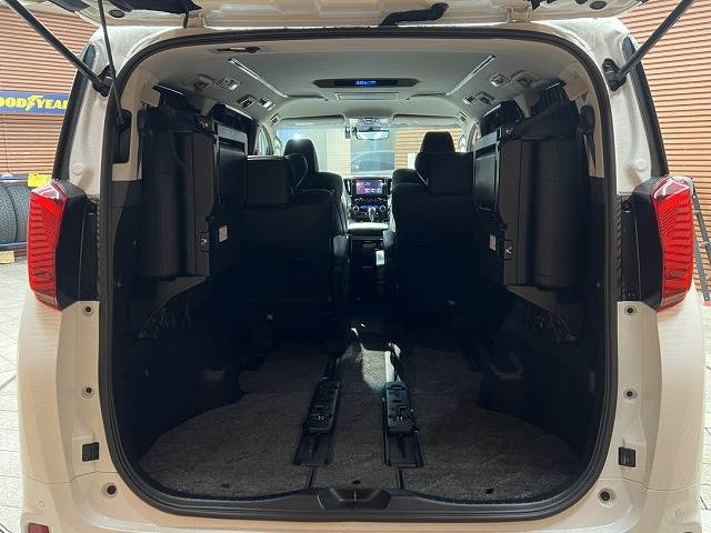 トヨタ アルファードの画像20