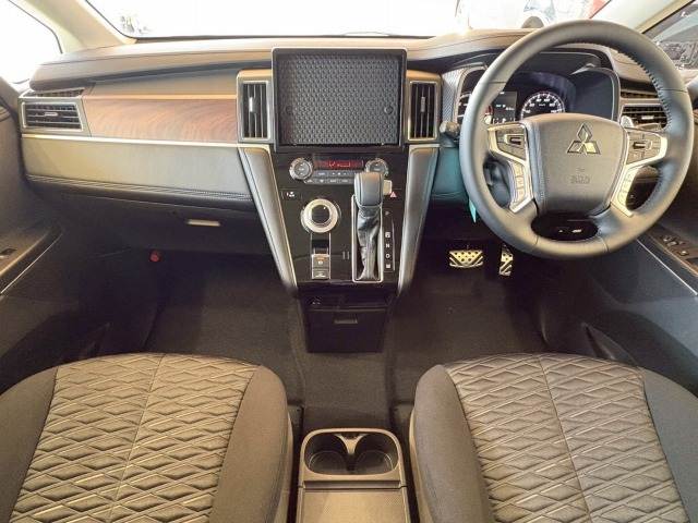 デリカD5P 8人乗り 内装他