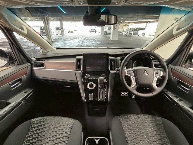 デリカD5◆P 8人乗り 内装他