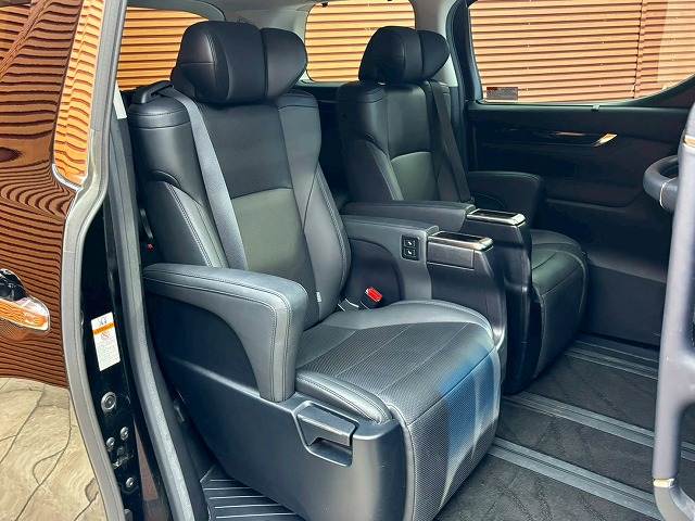 トヨタ&nbsp;アルファードの画像9