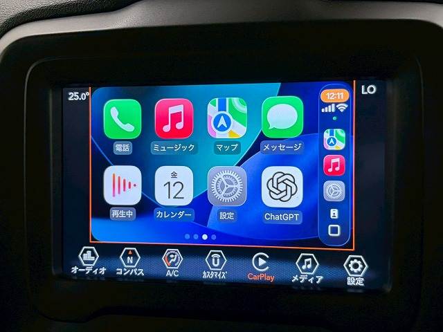 JEEP Renegadeロンジチュード　ＡｐｐｌｅＣａｒＰｌａｙ／バックカメラ／ＥＴＣ／ドライブレコーダー／ブラインドスポット／クルーズコントロール／クリアランスソナー／アイドリングストップ／ＥＴＣ／ウインカーミラー／プッシュスタート 内装他