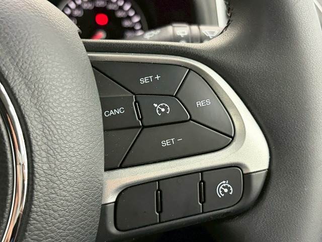 JEEP Renegadeロンジチュード　ＡｐｐｌｅＣａｒＰｌａｙ／バックカメラ／ＥＴＣ／ドライブレコーダー／ブラインドスポット／クルーズコントロール／クリアランスソナー／アイドリングストップ／ＥＴＣ／ウインカーミラー／プッシュスタート 内装他
