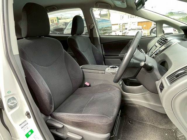 トヨタ プリウスαの画像8