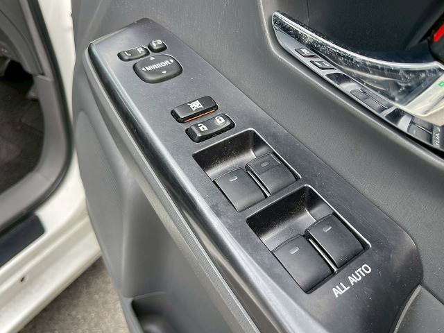 トヨタ プリウスαの画像16