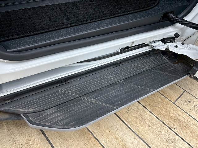 トヨタ ノアハイブリッドの画像6