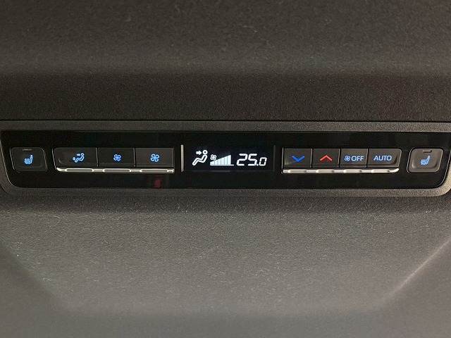 トヨタ ノアハイブリッドの画像8