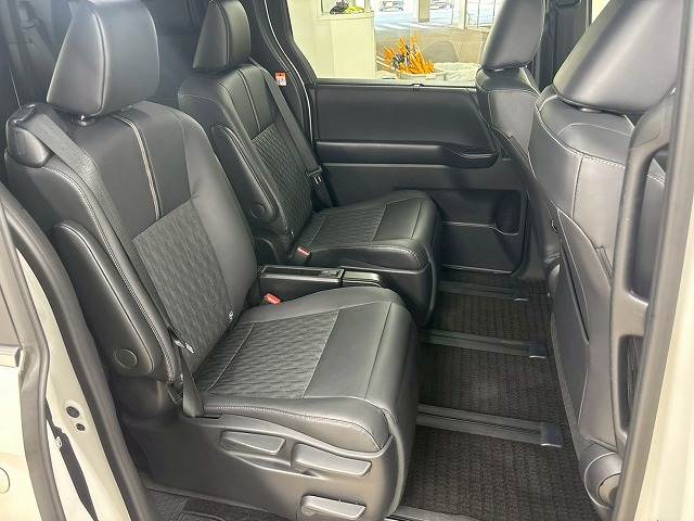 トヨタ ノアハイブリッドの画像10