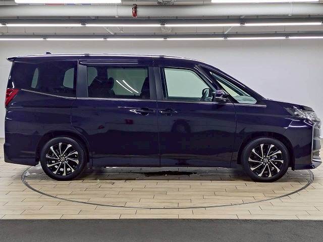 トヨタ ノアハイブリッドの画像18