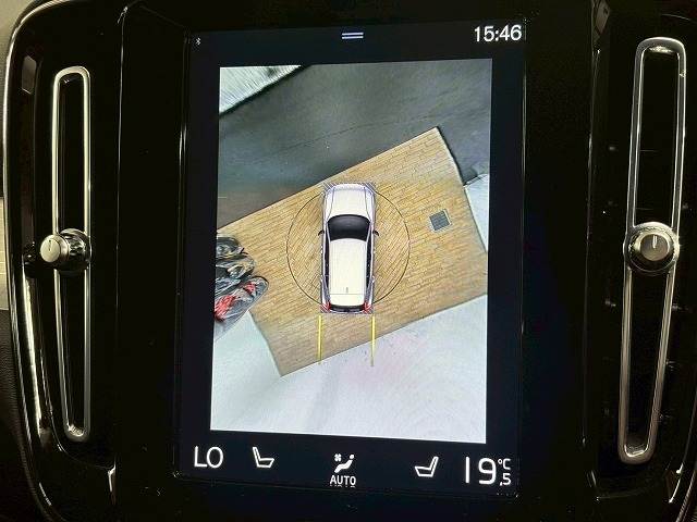 XC40B4 AWD Momentum 内装他