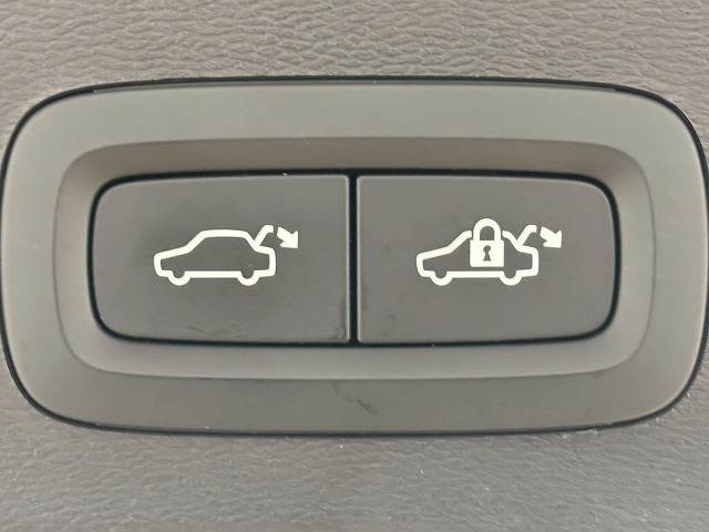 XC40B4 AWD Momentum 内装他