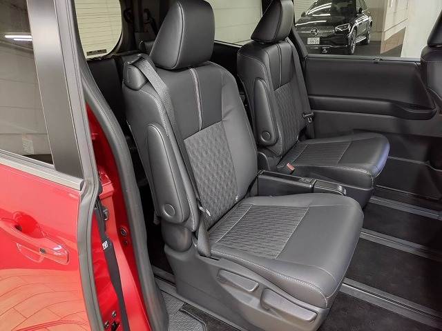 トヨタ ノアハイブリッドの画像10