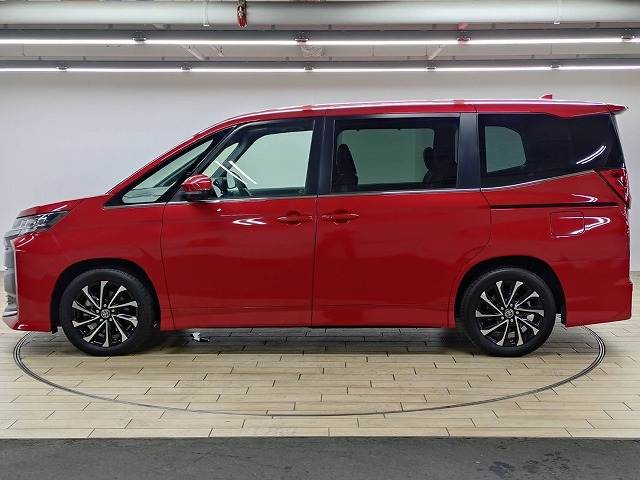 トヨタ ノアハイブリッドの画像18