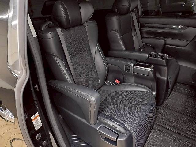 トヨタ ヴェルファイアの画像12