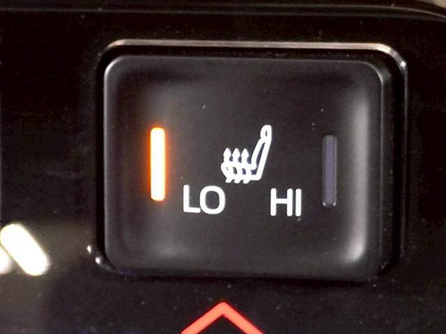 トヨタ ヴォクシーハイブリッドの画像8