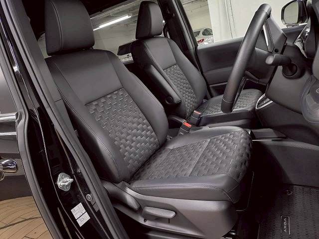 トヨタ ヴォクシーハイブリッドの画像9