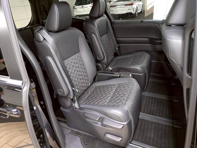 トヨタ ヴォクシーハイブリッドの画像10