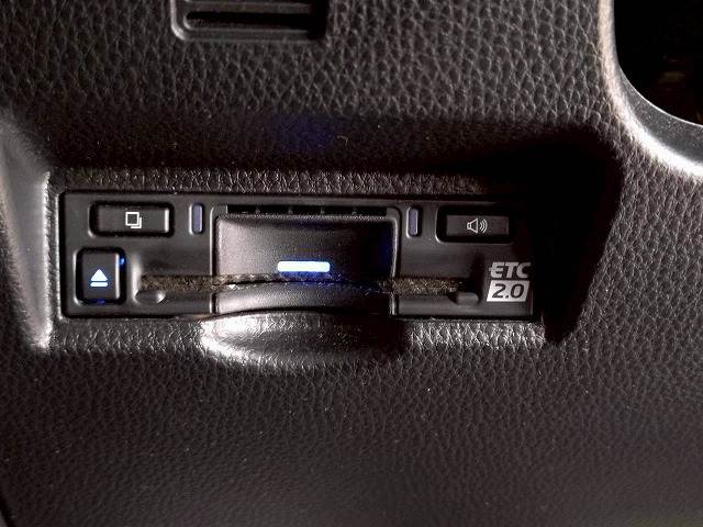 トヨタ ヴォクシーハイブリッドの画像13