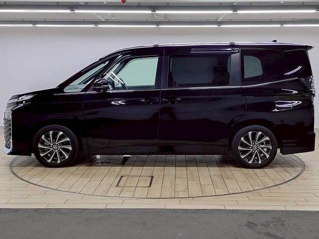 トヨタ ヴォクシーハイブリッドの画像18