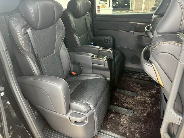 トヨタ ヴェルファイアハイブリッドの画像11