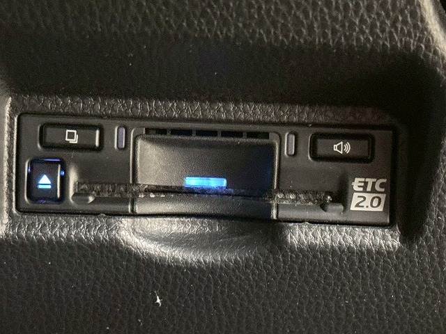 トヨタ ヴォクシーハイブリッドの画像13