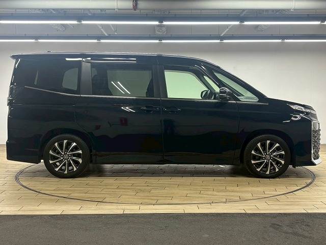 トヨタ ヴォクシーハイブリッドの画像18