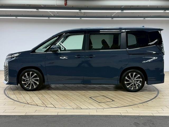 トヨタ ヴォクシーの画像18