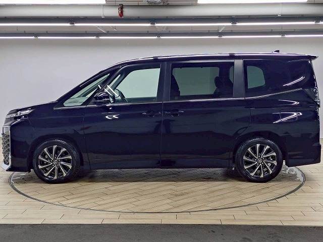 トヨタ ヴォクシーの画像18