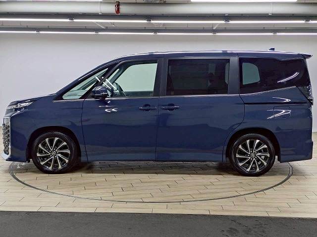 トヨタ ヴォクシーの画像18