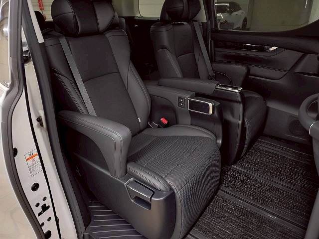 トヨタ アルファードハイブリッドの画像10