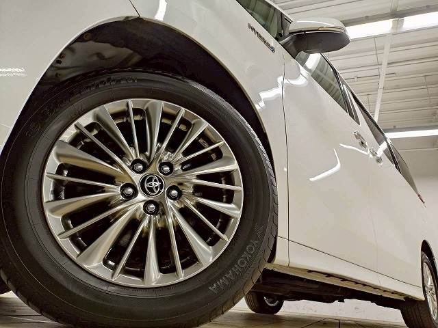 トヨタ アルファードハイブリッドの画像13