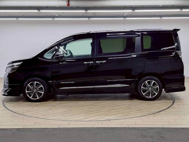 トヨタ ヴォクシーの画像18