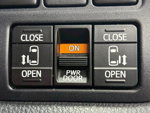 トヨタ&nbsp;ヴォクシーハイブリッドの画像5