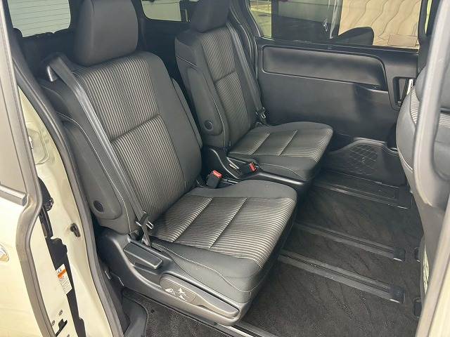 トヨタ&nbsp;ヴォクシーハイブリッドの画像9