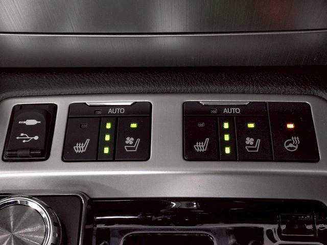 トヨタ&nbsp;ランドクルーザー200系の画像9