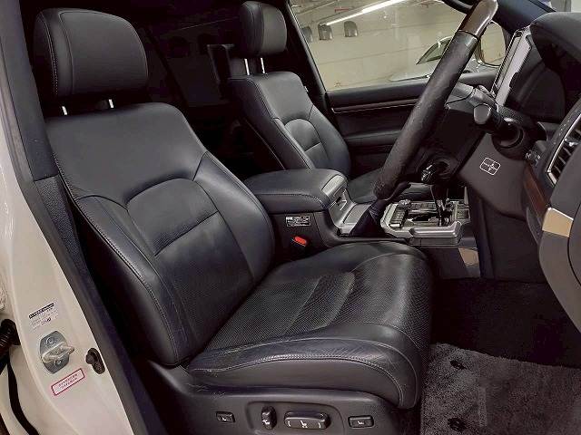 トヨタ&nbsp;ランドクルーザー200系の画像10