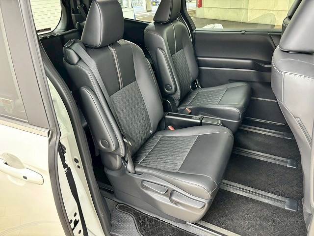 トヨタ ノアハイブリッドの画像9