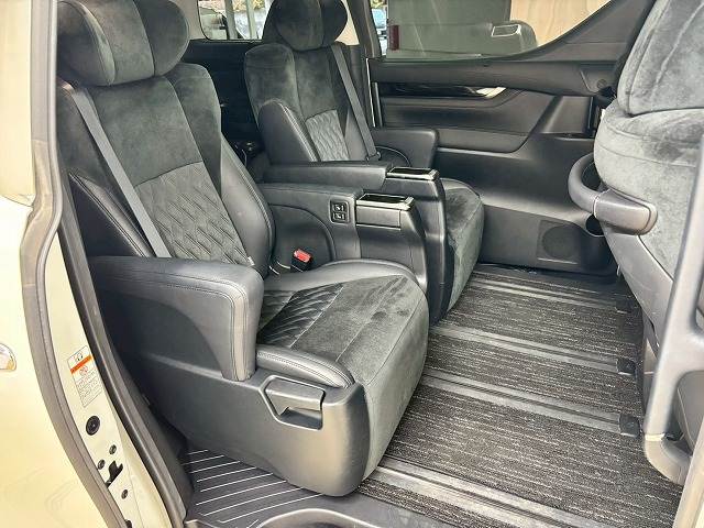 トヨタ ヴェルファイアの画像10