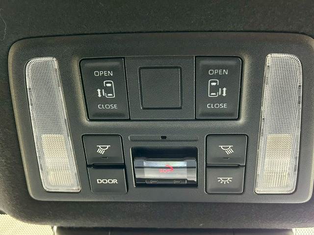 トヨタ ヴォクシーハイブリッドの画像6