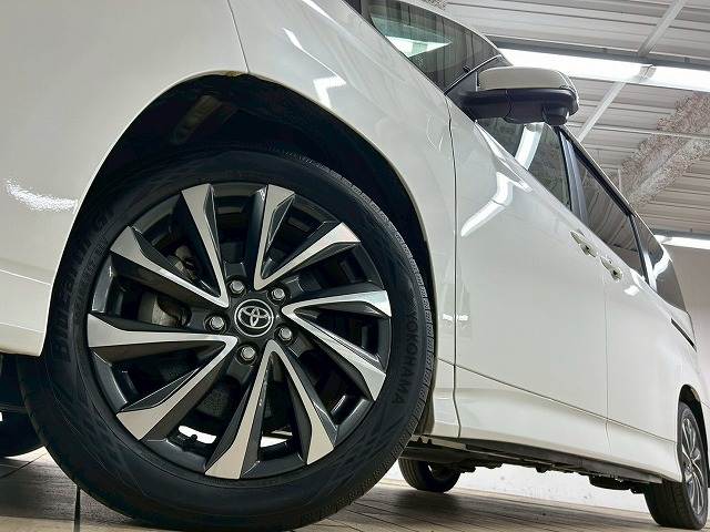 トヨタ ヴォクシーハイブリッドの画像12