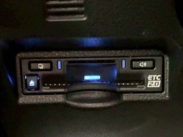 トヨタ ヴォクシーハイブリッドの画像13