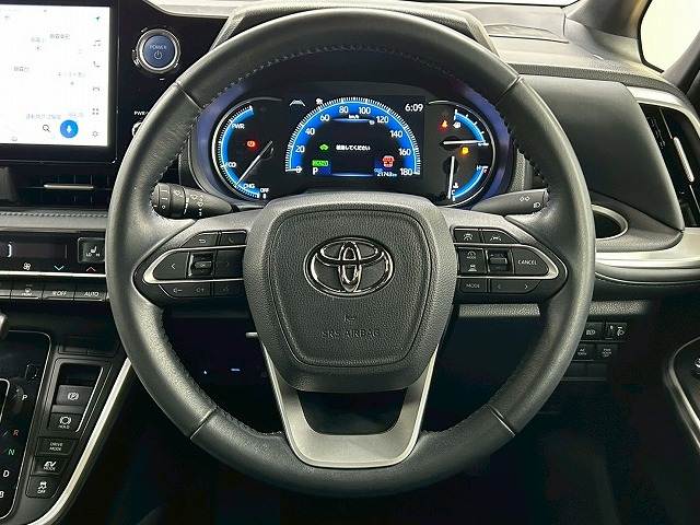 トヨタ ヴォクシーハイブリッドの画像14